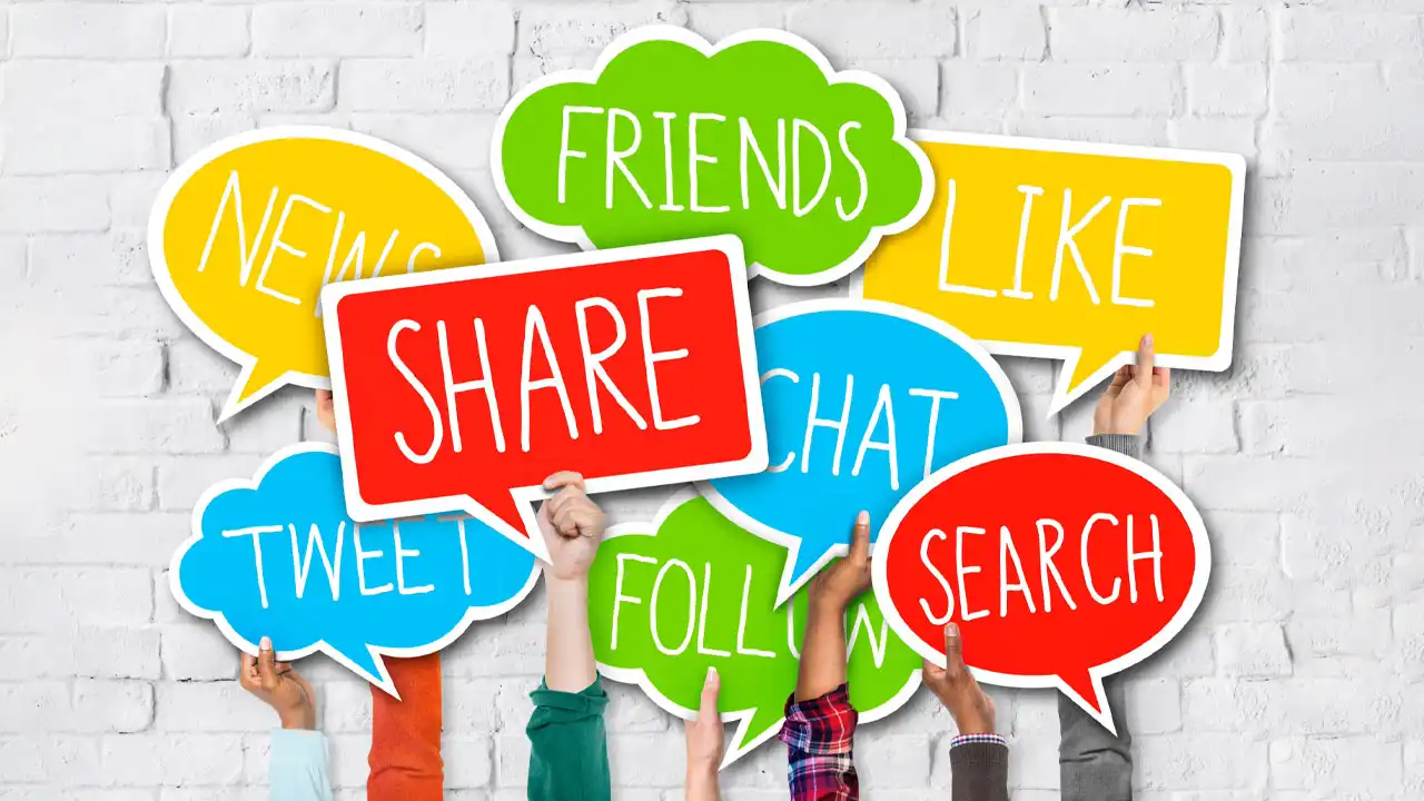 Friends_Holding_BubbleW_SMv2 Social media trends 2025 visual for US brands